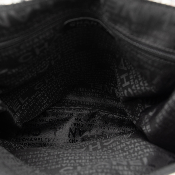 Pre-Loved Chanel Tweed Camellia Crossbody - Picture 5 of 10